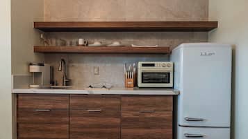 Kühlschrank, Ofen, Kochgeschirr/Geschirr/Besteck