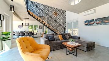Villa, 4 Bedrooms, Private Pool, Mountain View | Living room
