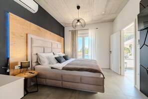 Villa, 4 Schlafzimmer, eigener Pool, Bergblick | 4 Schlafzimmer, kostenlose Babybetten, Bettwäsche