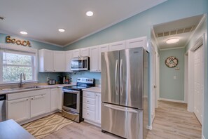 Private kitchen - Salty Knights Centrally Located to Beach and Boardwalk (Carolina Beach)