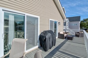 Terrace/patio - Salty Knights Centrally Located to Beach and Boardwalk (Carolina Beach)