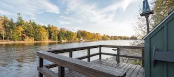 Waterfront Cottage w/ Barrel sauna & Fishing Pier