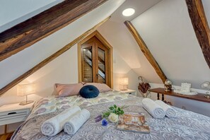 منزل عائلي - عدة غرف نوم - بالقرب من الجبل (Rural House With Wellness) | 2 عدّة غرف نوم ومساحة عمل للكمبيوتر المحمول ومكواة/لوح كي وواي فاي