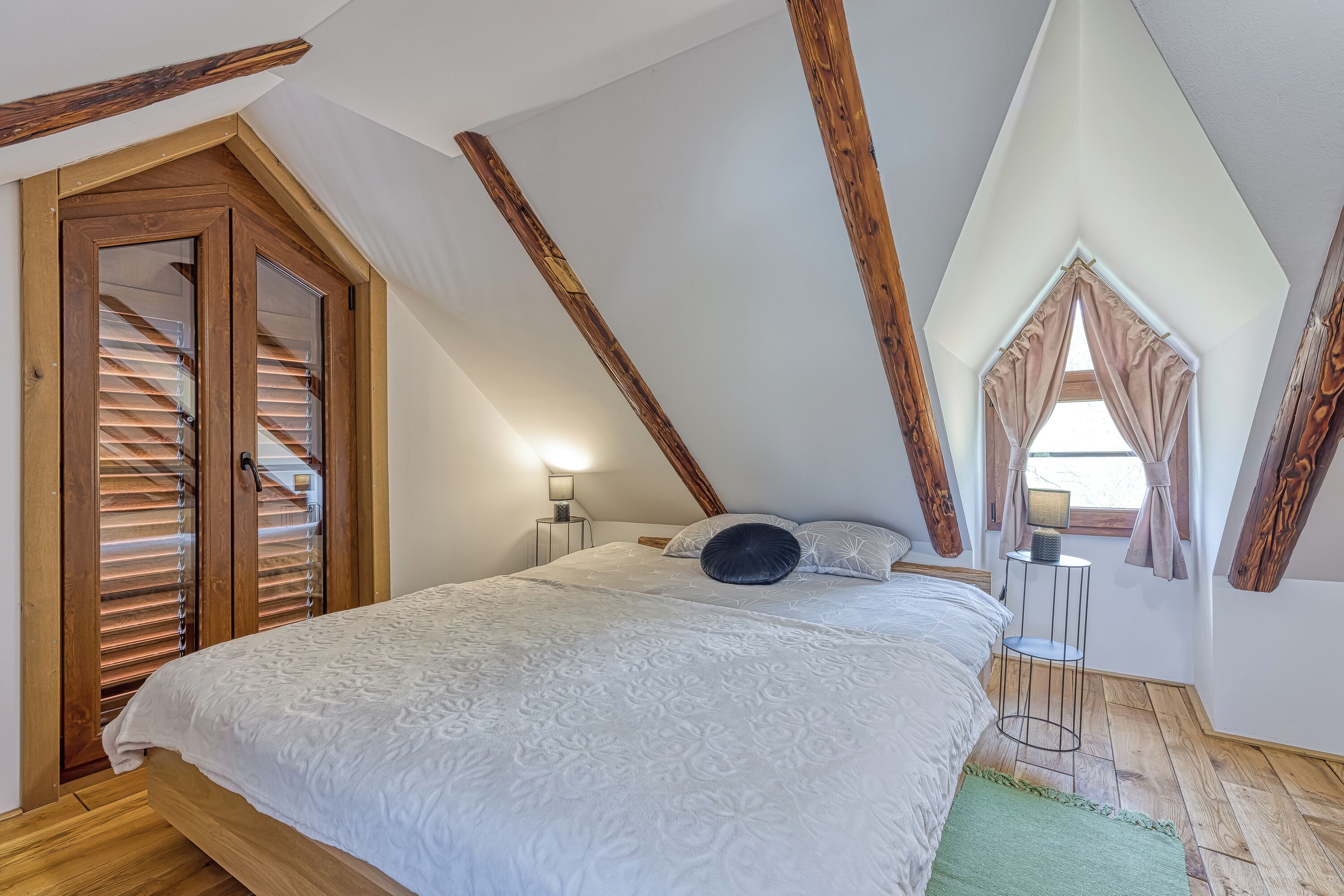 2 phòng ngủ, khu vực làm việc phù hợp cho laptop 