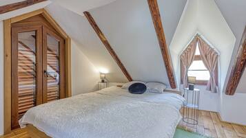 2 phòng ngủ, khu vực làm việc phù hợp cho laptop