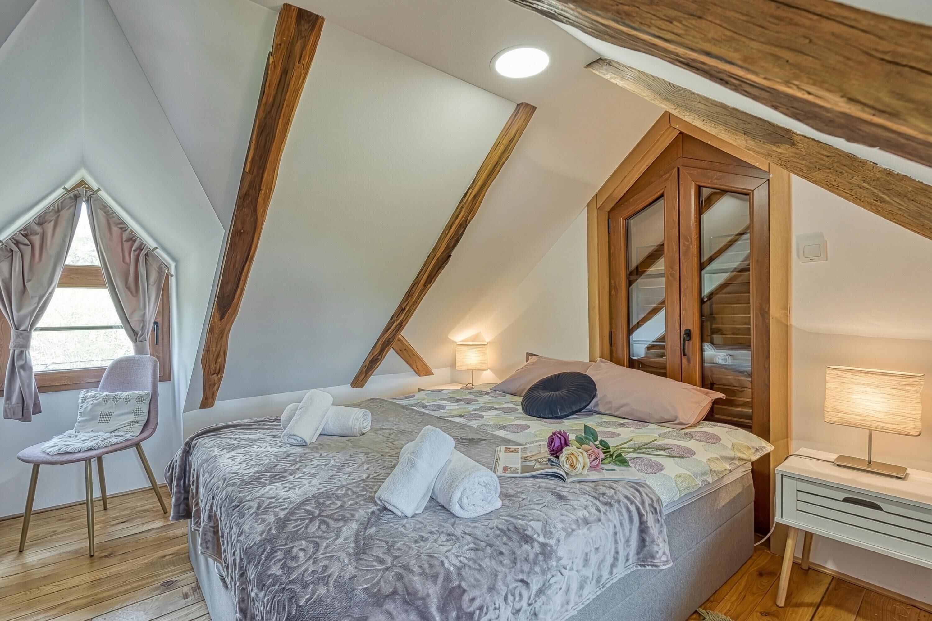 Familiehus - flere soveværelser - ved bjerg (Rural House With Wellness) | 2 soveværelser, arbejdsområde til bærbare computere
