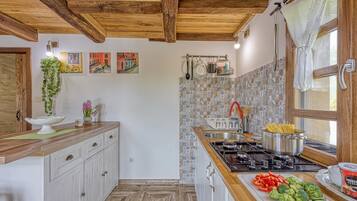 Familienhaus, Mehrere Schlafzimmer, Bergseite (Rural House With Wellness) | Eigene Küche | Kühlschrank, Mikrowelle, Herdplatte, Wasserkocher