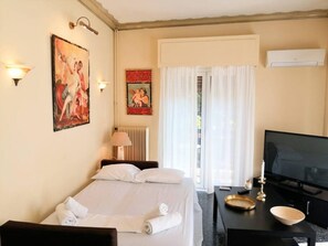 Apartment | 2 bedrooms - Elegant Apartment in Acropolis With Roof Garden (Athens)