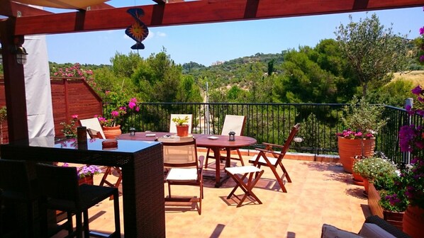Apartment | 2 bedrooms - Elegant Apartment in Acropolis With Roof Garden (Athens)