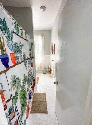 Interior - Spacious Bohemian Nook (New Haven)