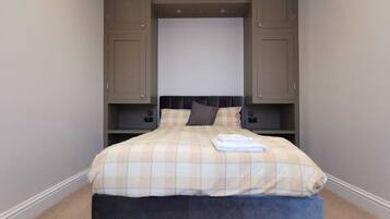 Apartment, Multiple Beds | 2 bedrooms, iron/ironing board, free WiFi, bed sheets