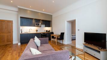 Apartment, Multiple Beds | Living area