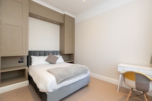 Appartement, plusieurs lits | 2 chambres, fer et planche à repasser, Wi-Fi gratuit, draps fournis