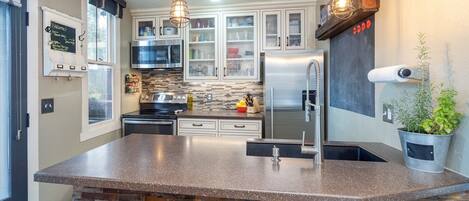 Condo, 1 Bedroom | Private kitchen | Fridge, oven, coffee/tea maker, toaster