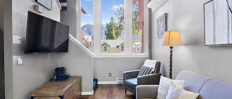 콘도, 침실 1개 | 거실 공간 | 스마트 TV