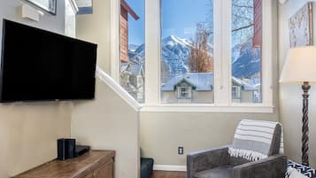 Condo, 1 Bedroom | Living area