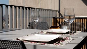 Superior Apartment | Tempat makan luar