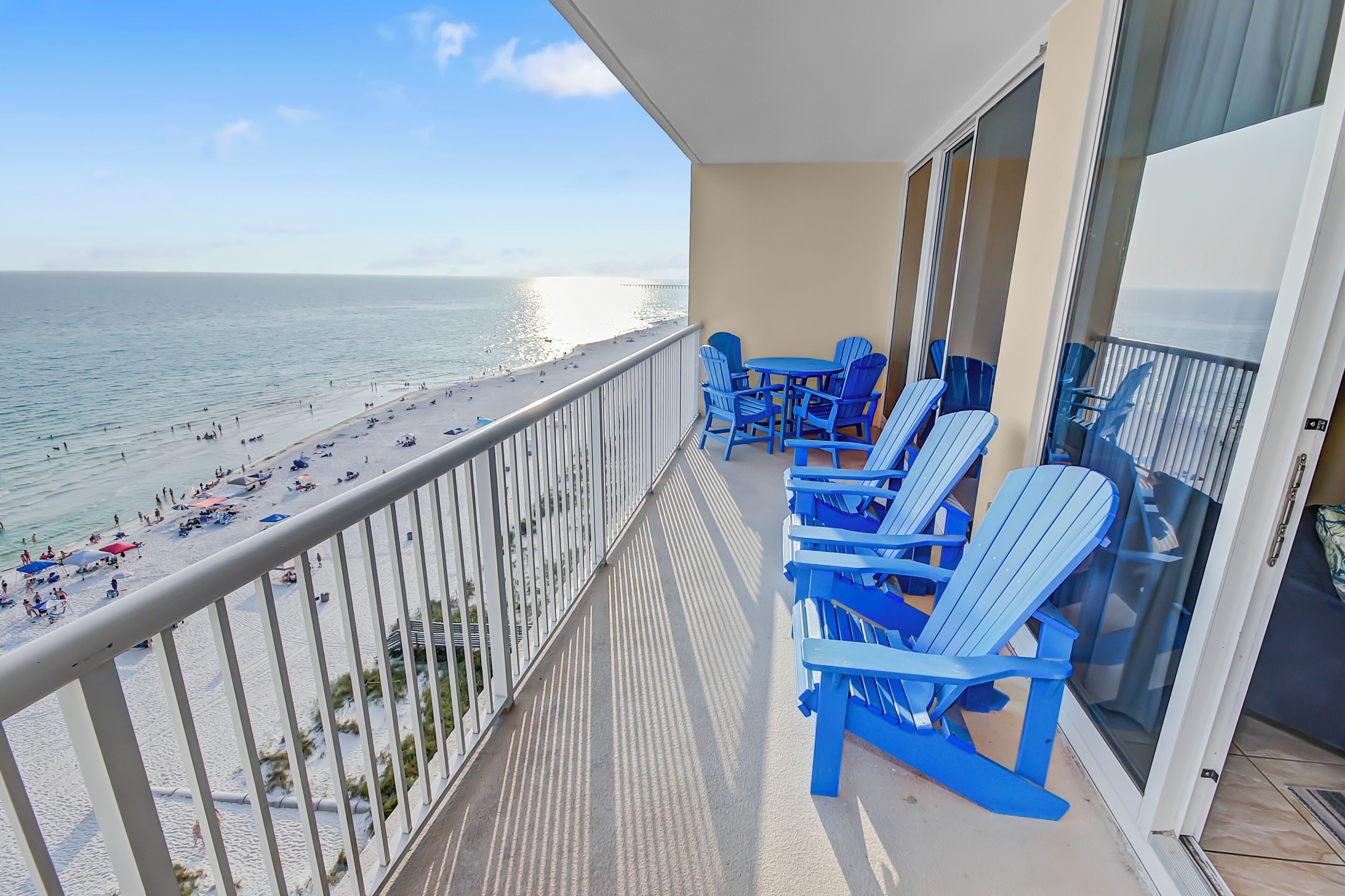 Apartamento, varias camas, balcón, vistas al mar | Jardines del alojamiento