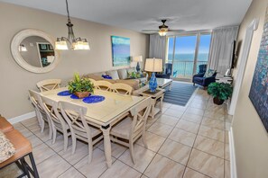 Condo, varias camas, balcón, vista al océano | Restaurantes