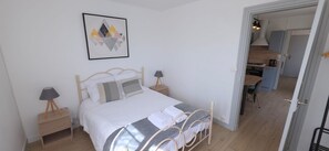 2 chambres, fer et planche à repasser, lit parapluie, Wi-Fi gratuit