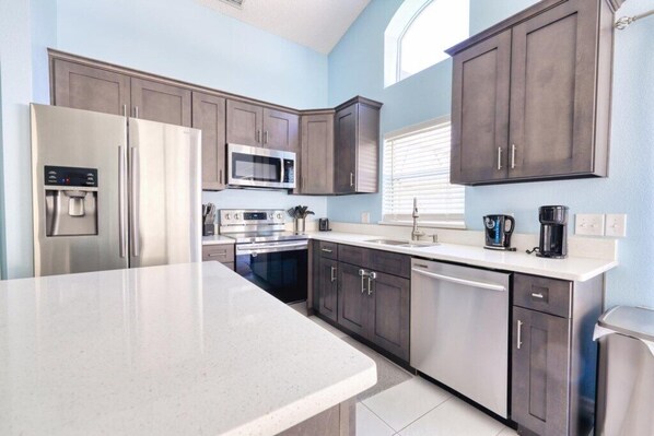 House, Multiple Beds (The Afterdune T-Time) | Private kitchen
