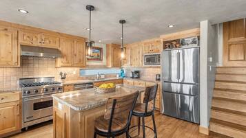 Condo, 2 Bedrooms | Private kitchen