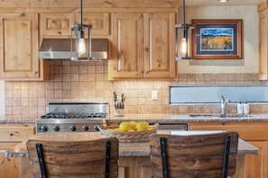 Condo, 2 Bedrooms | Private kitchen