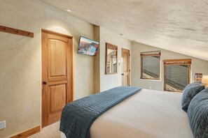 Condo, 2 Bedrooms