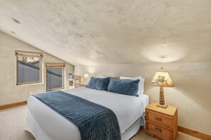 Condo, 2 Bedrooms | 2 bedrooms, free WiFi - Lodge Life! Walk Or Shuttle To Lifts + Fireplace, Hot Tub 2 Bedroom Condo by RedAwning (Telluride)