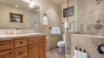 Condo, 2 Bedrooms | Bathroom | Towels