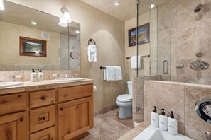 Condo, 2 Bedrooms | Bathroom | Towels