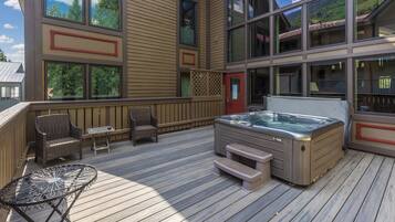 Condo, 2 quartos | Hidromassagem externa