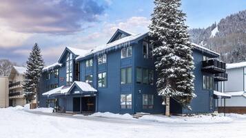 Condo, 2 quartos | Fachada