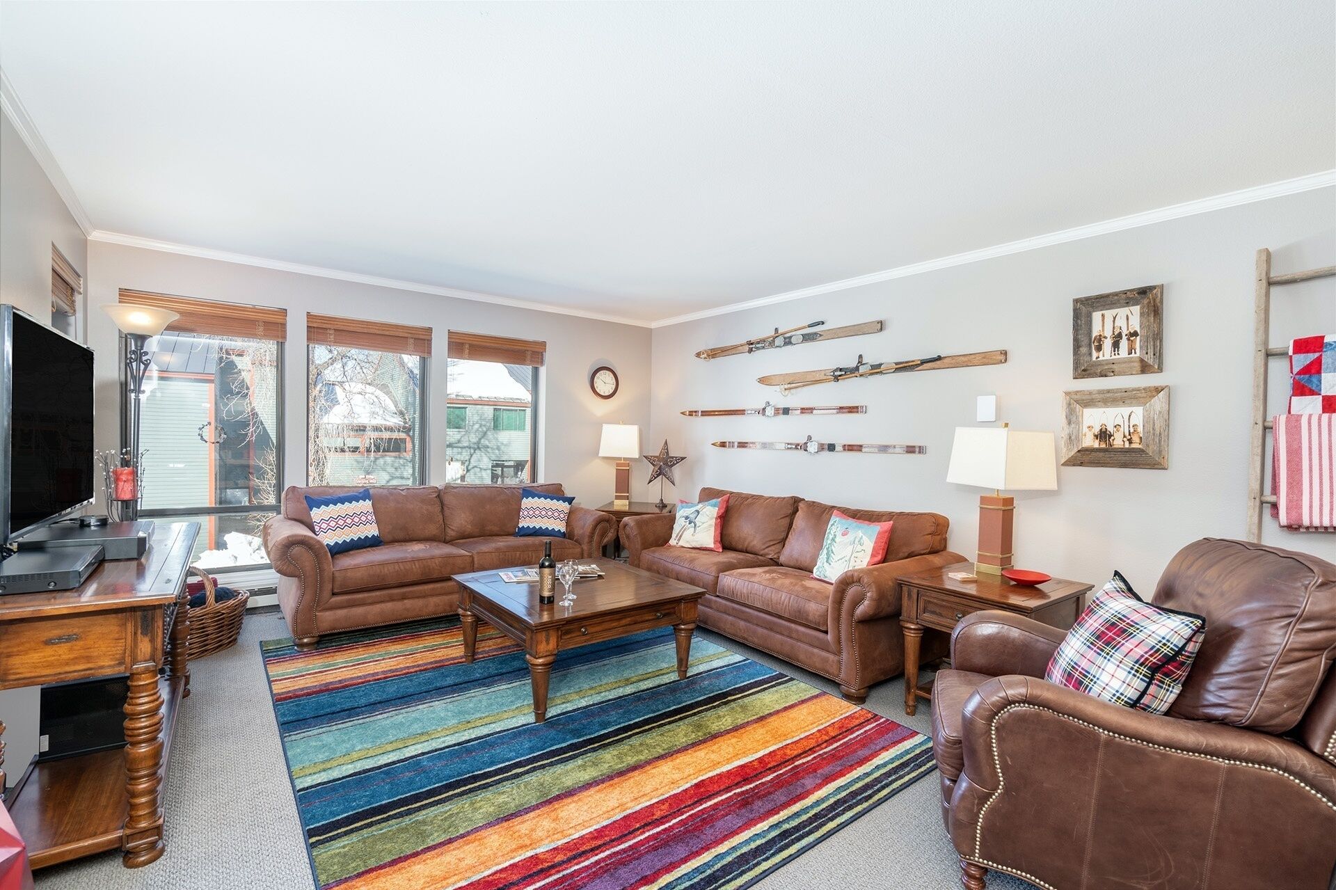 Condo, 2 quartos | Área de estar | Smart TV