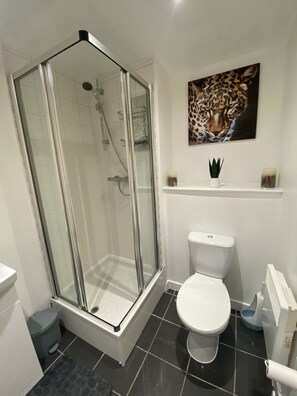 Shower, hair dryer, towels - Secc&hydro Apartment in Glasgow With Great Views (Glasgow)