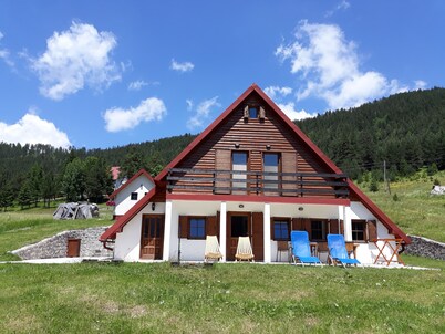Captivating 3-bed House in Zabljak, Zminica