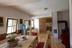 Dining - Captivating 3-bed House in Zabljak, Zminica (Zminica)