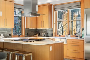 Townhome, 4 Bedrooms | Private kitchen | Fridge, oven, coffee/tea maker, toaster