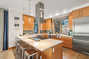 Townhome, 4 Bedrooms | Private kitchen