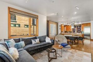 Maison mitoyenne, 4 chambres | Coin séjour