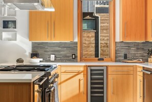 Stadtwohnung, 4 Schlafzimmer | Eigene Küche | Kühlschrank, Ofen, Wasserkocher mit Kaffee-/Teezubehör, Toaster