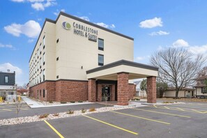 Exterior - Cobblestone Hotel & Suites - Central Wisconsin Airport (Mosinee)
