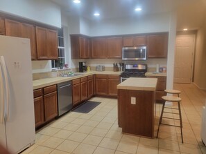 Refrigerador, microondas, horno, placa de cocina