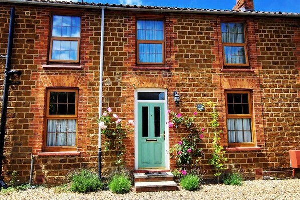 Cottage | Exterior - Beautiful 6-bed Dog Friendly Cottage in Heacham (King's Lynn)