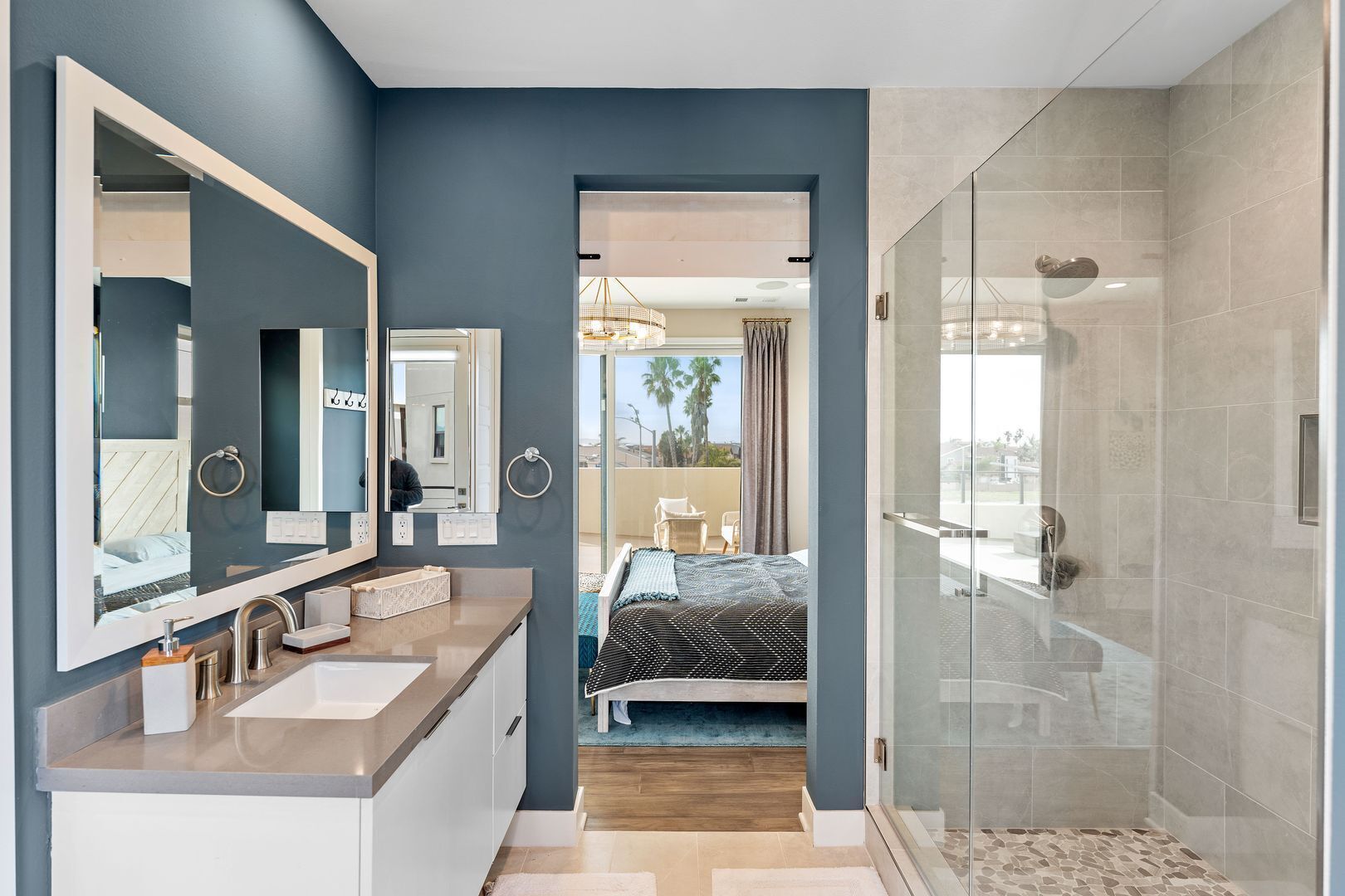 3 habitaciones, escritorio, tabla de planchar con plancha y wifi gratis 