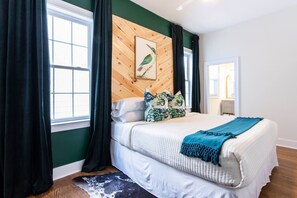 4 Schlafzimmer, Schreibtisch, Bügeleisen/Bügelbrett, Reisekinderbett