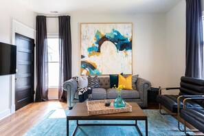 Smart-TV, Videospiele, DVD-Player, Bücher