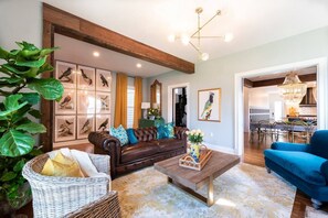 Smart-TV, Videospiele, DVD-Player, Bücher