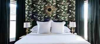 Bourbon Retreat: 4 King, 5.5 Baths, Walk to Dining