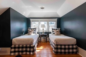 4 Schlafzimmer, Bügeleisen/Bügelbrett, Reisekinderbett, WLAN